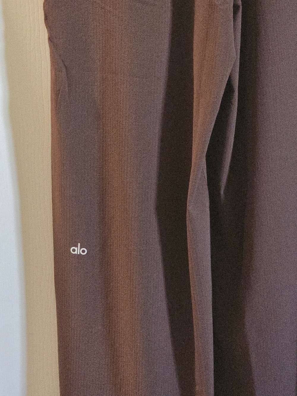 ALO Yoga Wide-Leg Pleated Trousers in Brown - Picture 3 of 7